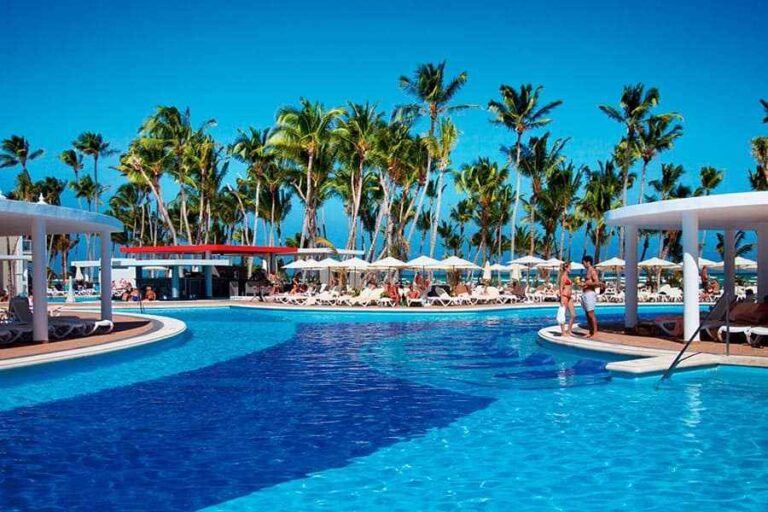 HOTEL RIU PALACE BAVARO Punta Cana piscina exterior frente a la playa