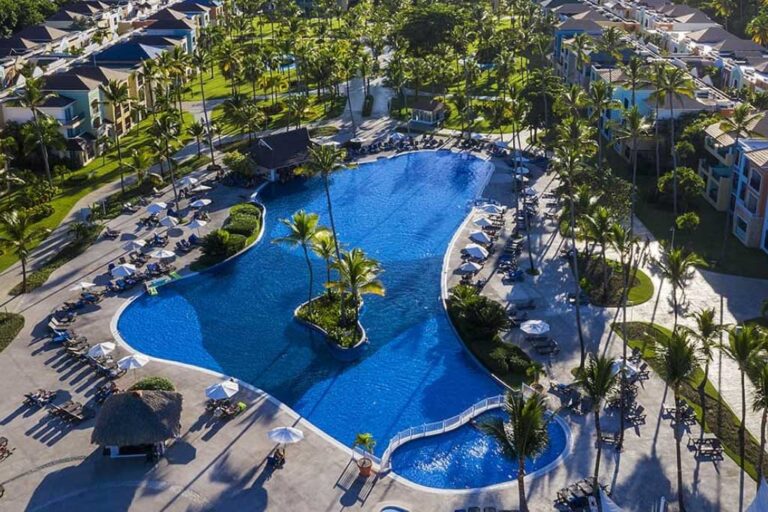Hotel Ocean Blue & Sand-Punta Cana piscina toma aérea